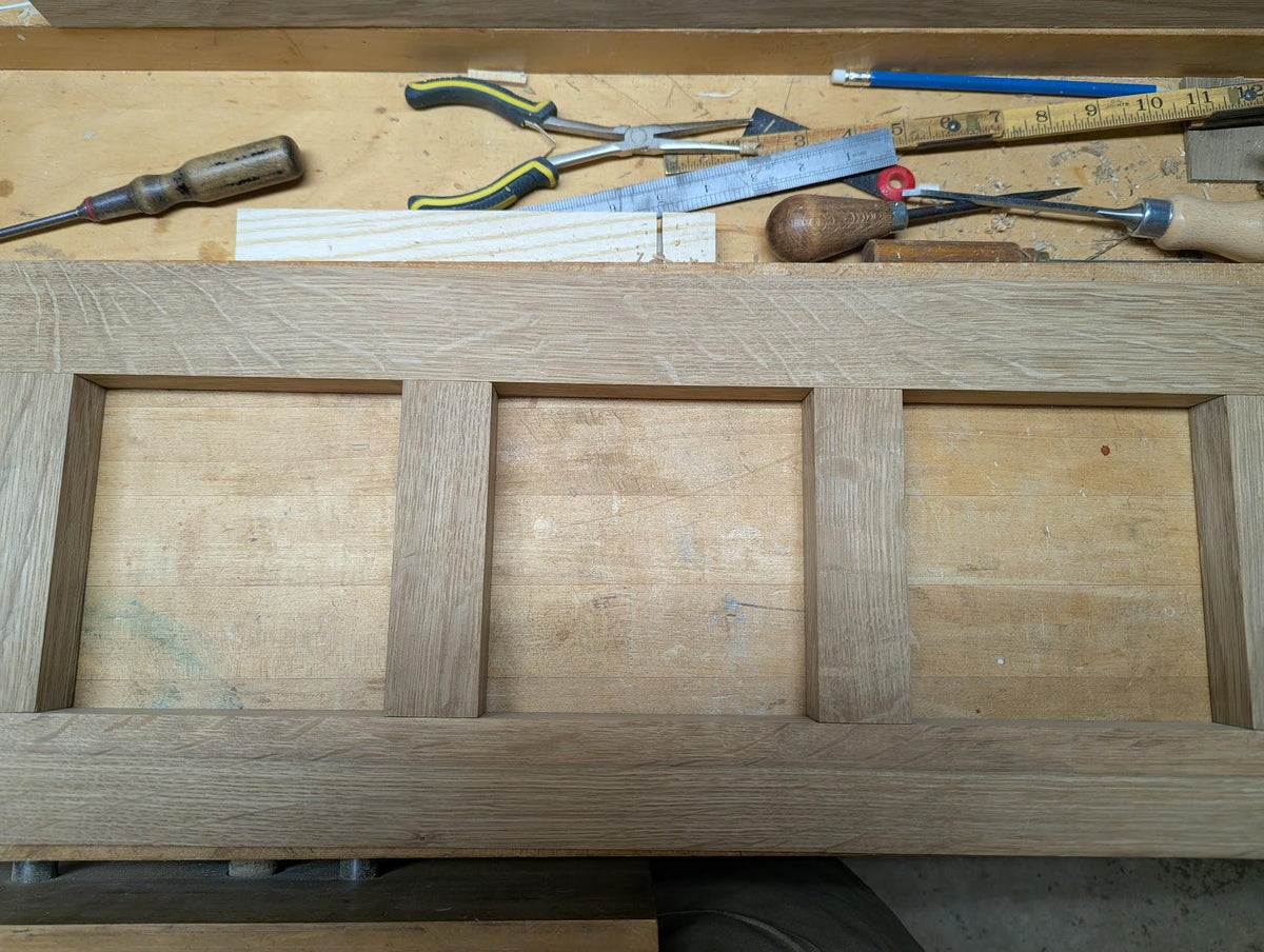 Mission Style Fumed Oak Ceramic Tile Frame (Medium)